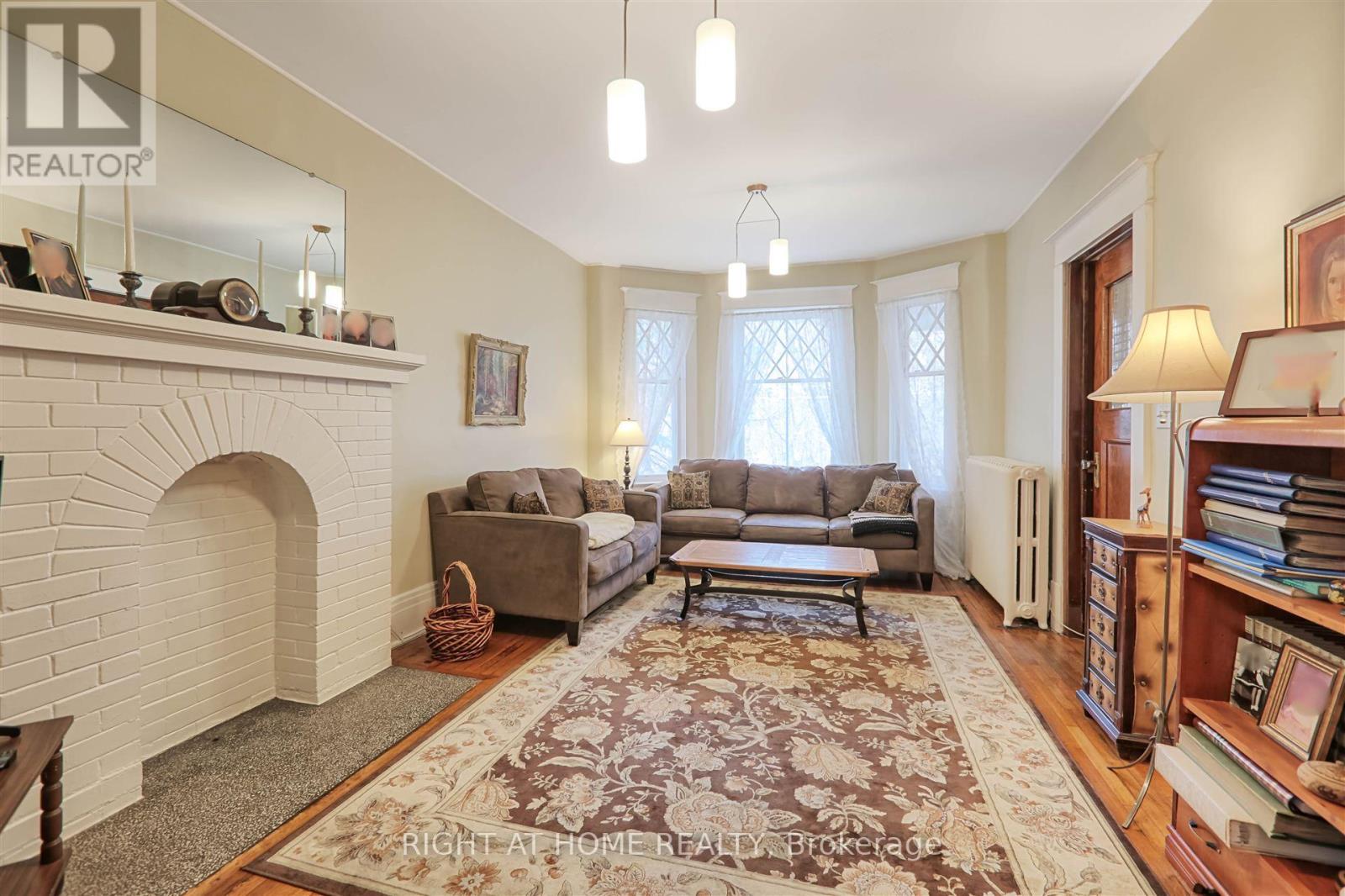 Second & Third Floor - 167 Parkside Drive, Toronto, Ontario  M6R 2Y8 - Photo 5 - W12208676