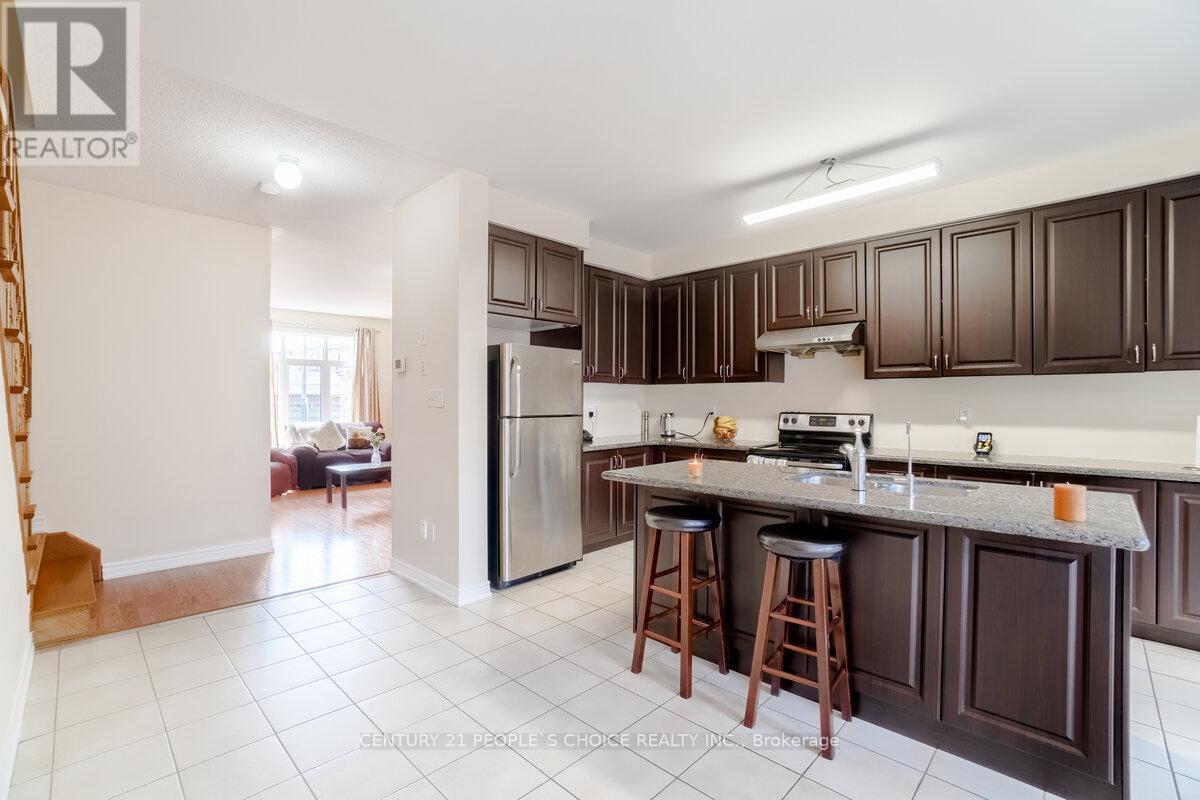 39 Wardenwood Drive, Brampton, Ontario  L6R 3W4 - Photo 11 - W12208702