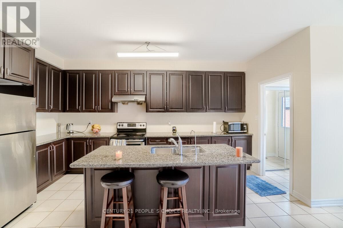 39 Wardenwood Drive, Brampton, Ontario  L6R 3W4 - Photo 12 - W12208702