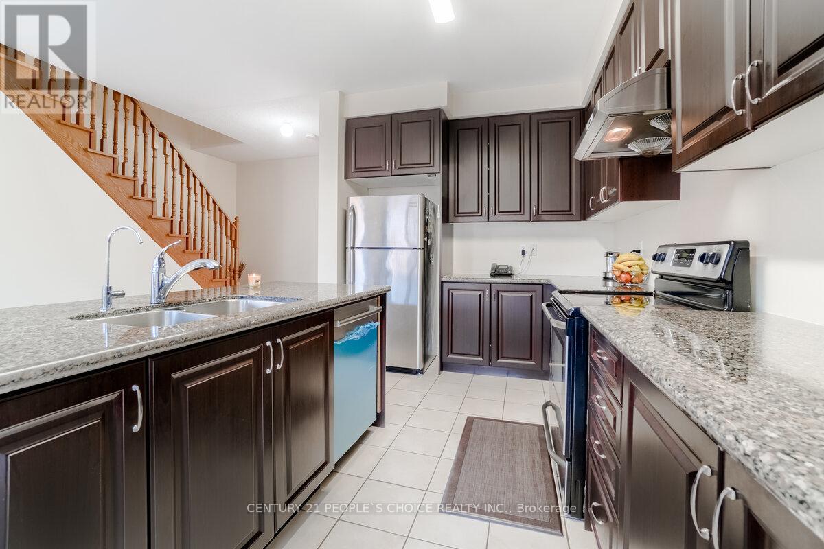 39 Wardenwood Drive, Brampton, Ontario  L6R 3W4 - Photo 13 - W12208702