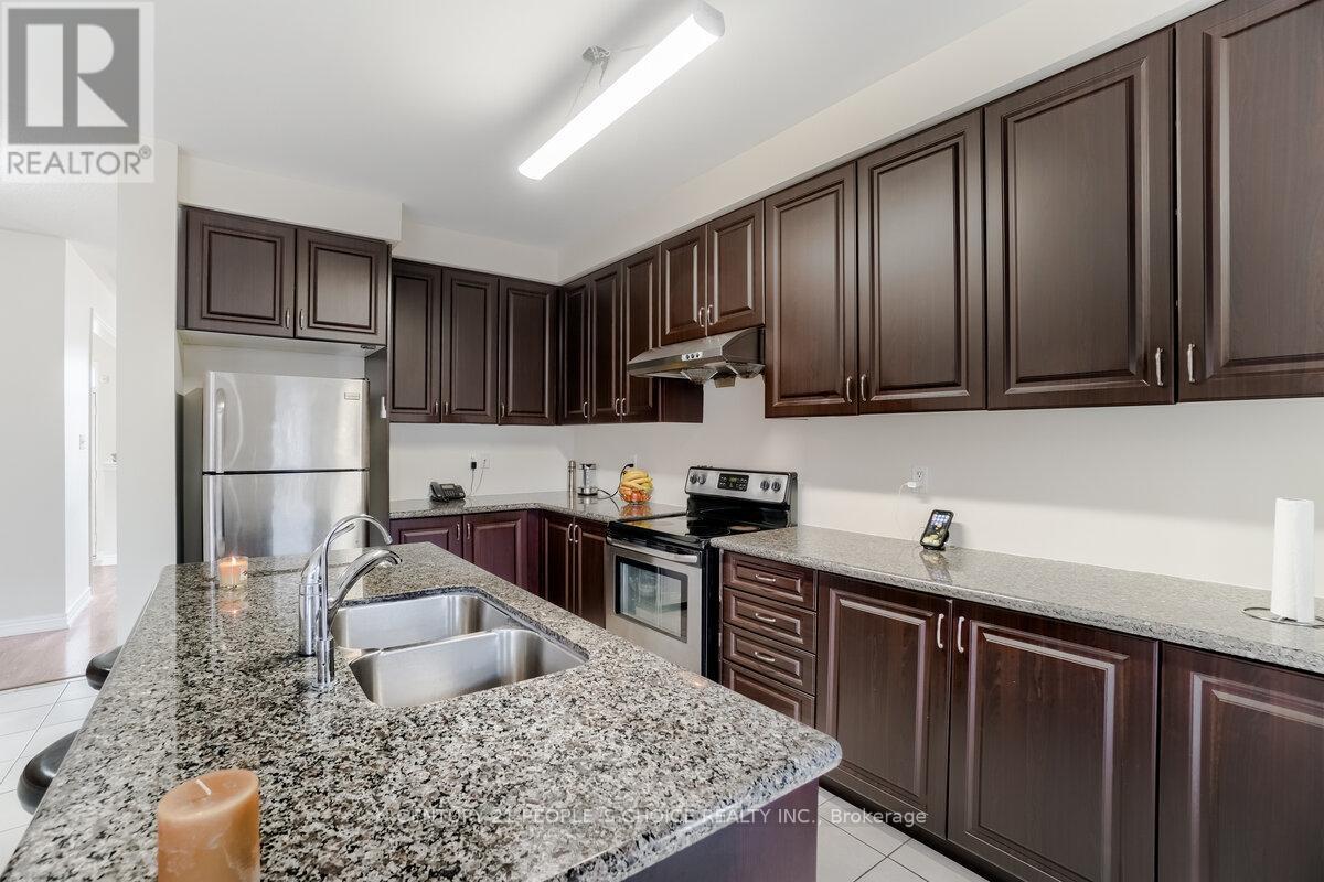 39 Wardenwood Drive, Brampton, Ontario  L6R 3W4 - Photo 15 - W12208702
