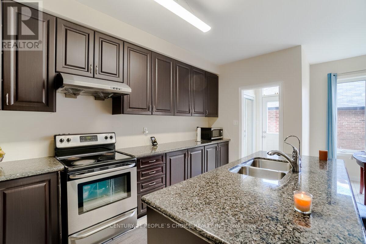 39 Wardenwood Drive, Brampton, Ontario  L6R 3W4 - Photo 16 - W12208702