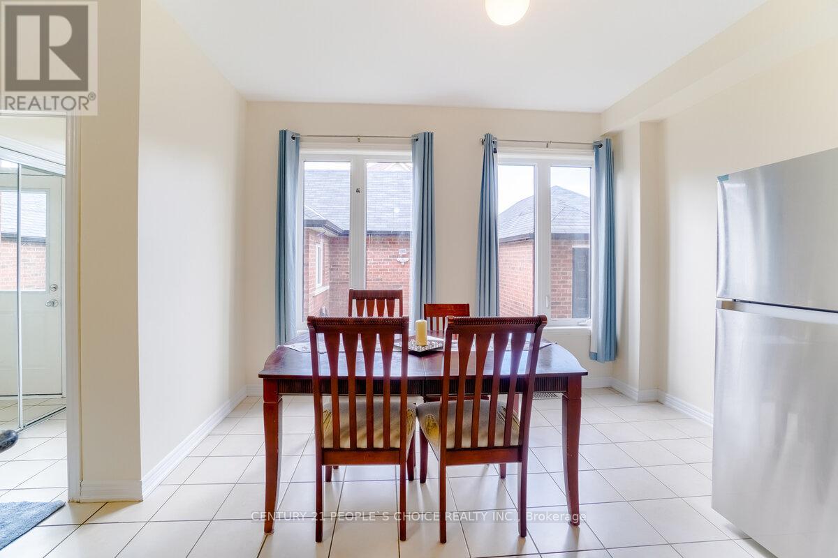 39 Wardenwood Drive, Brampton, Ontario  L6R 3W4 - Photo 17 - W12208702