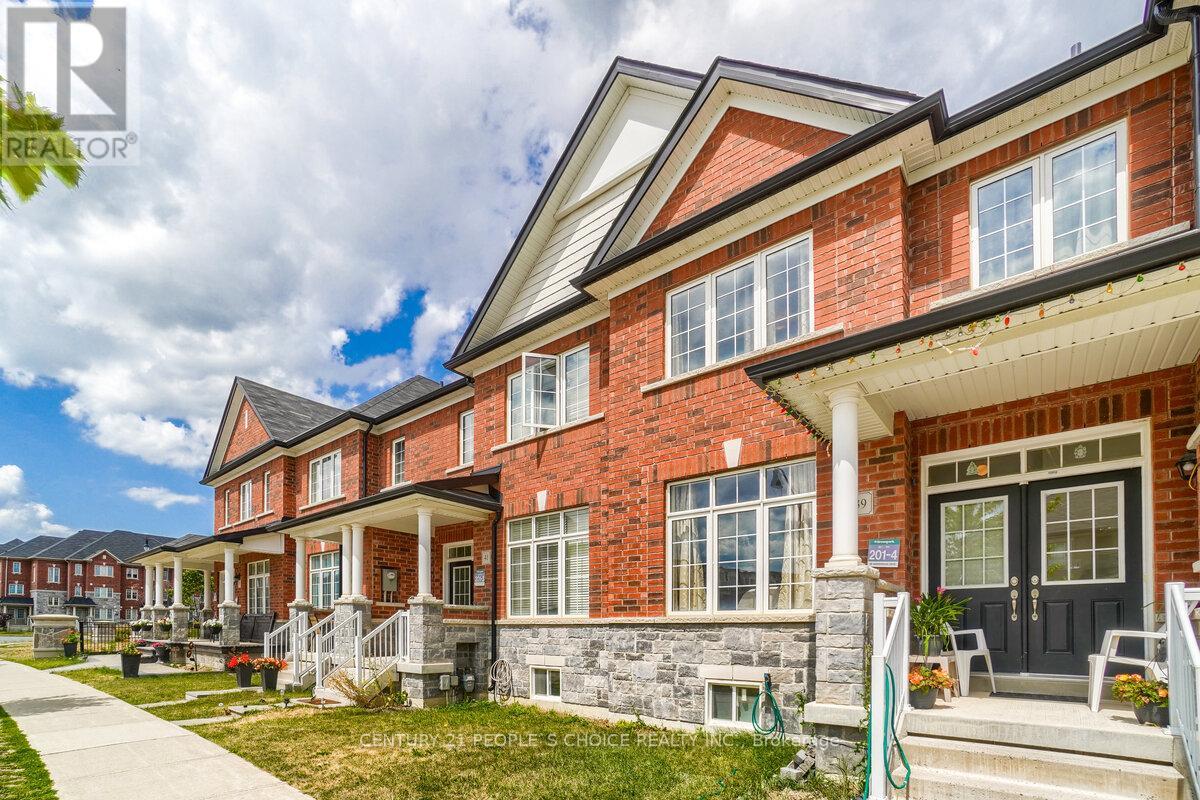 39 Wardenwood Drive, Brampton, Ontario  L6R 3W4 - Photo 2 - W12208702