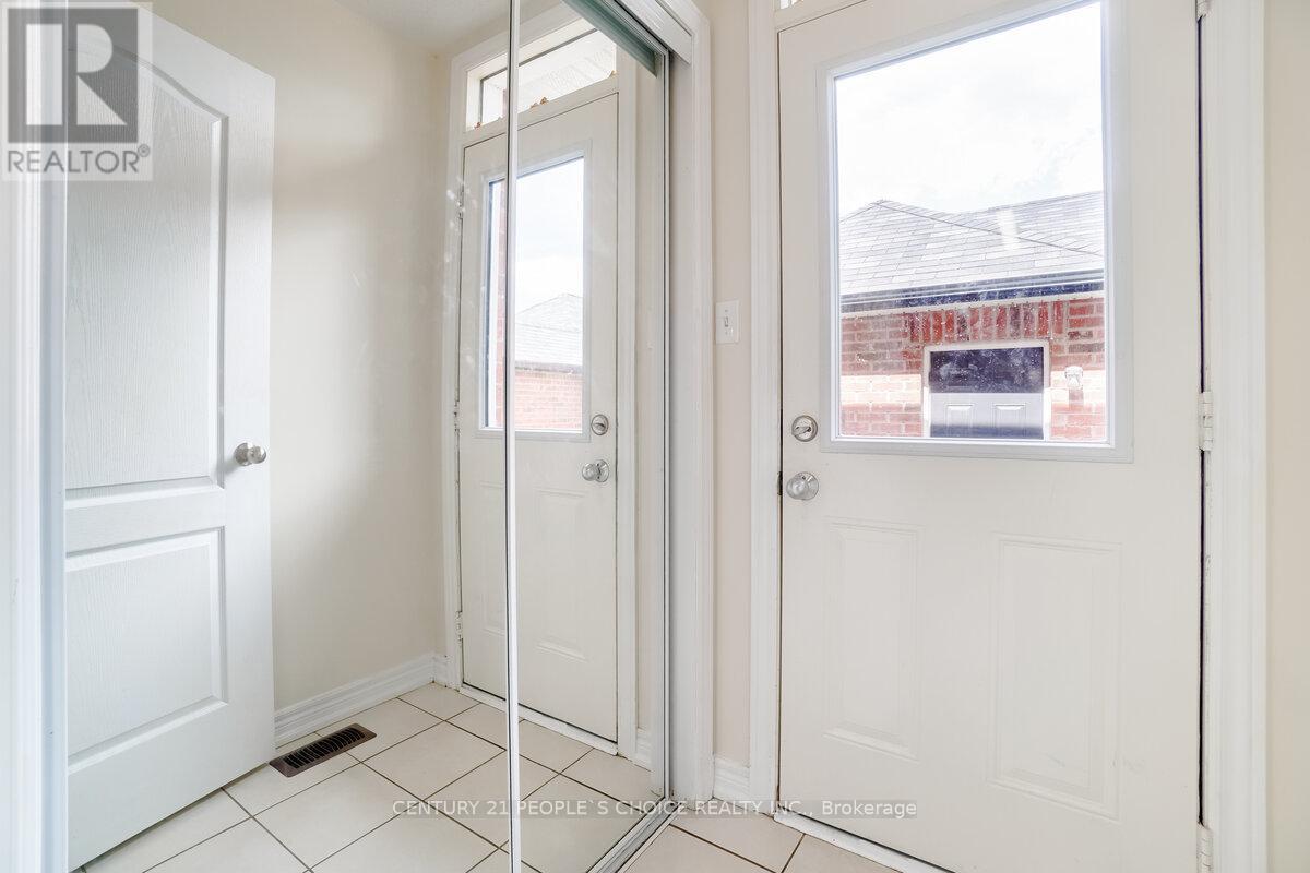 39 Wardenwood Drive, Brampton, Ontario  L6R 3W4 - Photo 20 - W12208702