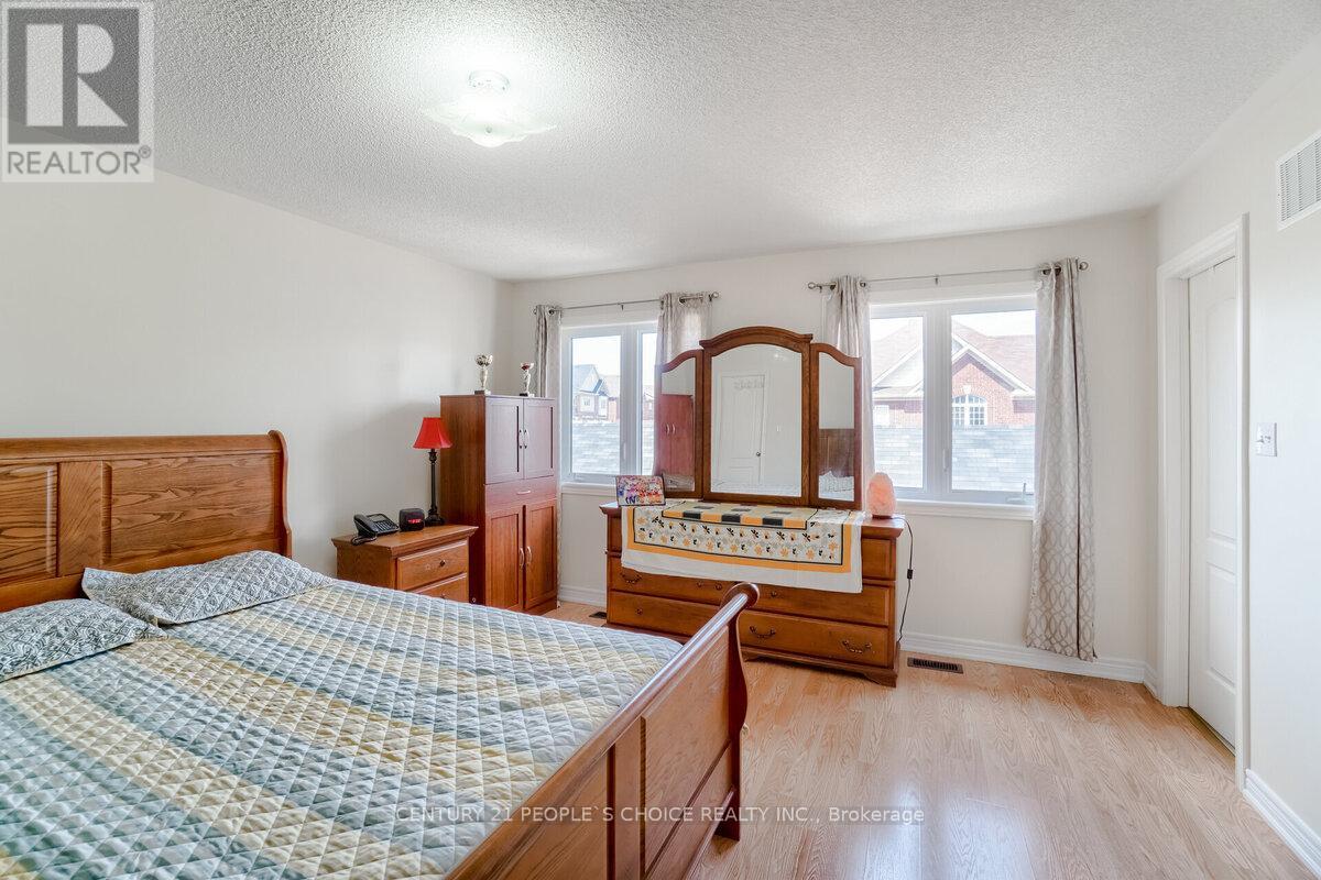 39 Wardenwood Drive, Brampton, Ontario  L6R 3W4 - Photo 24 - W12208702