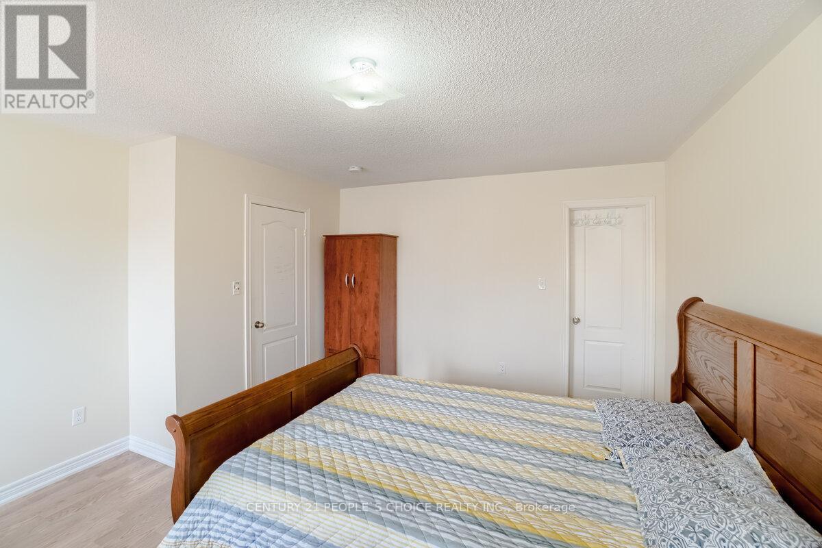 39 Wardenwood Drive, Brampton, Ontario  L6R 3W4 - Photo 25 - W12208702