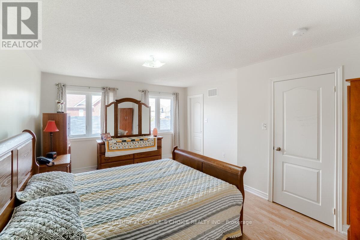 39 Wardenwood Drive, Brampton, Ontario  L6R 3W4 - Photo 26 - W12208702