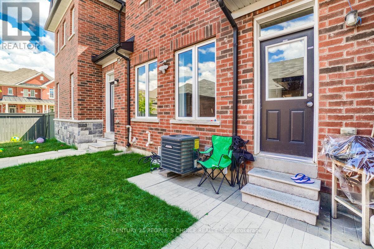 39 Wardenwood Drive, Brampton, Ontario  L6R 3W4 - Photo 34 - W12208702
