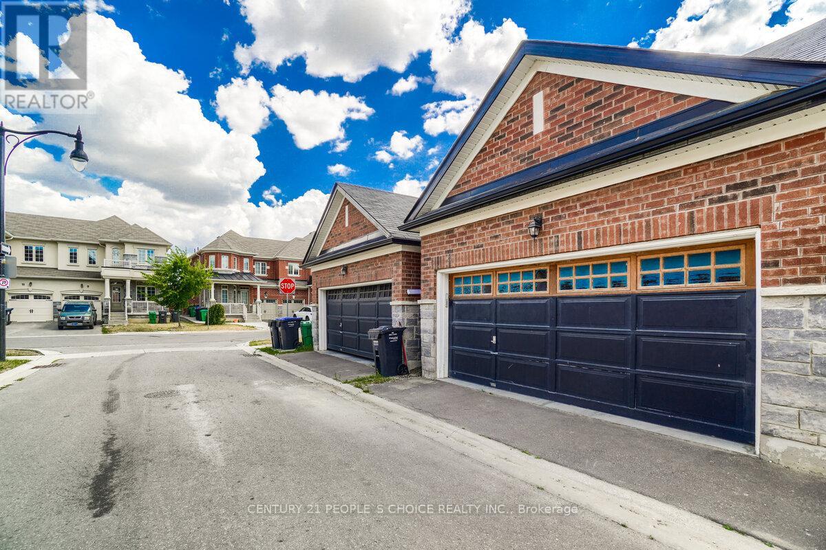 39 Wardenwood Drive, Brampton, Ontario  L6R 3W4 - Photo 37 - W12208702