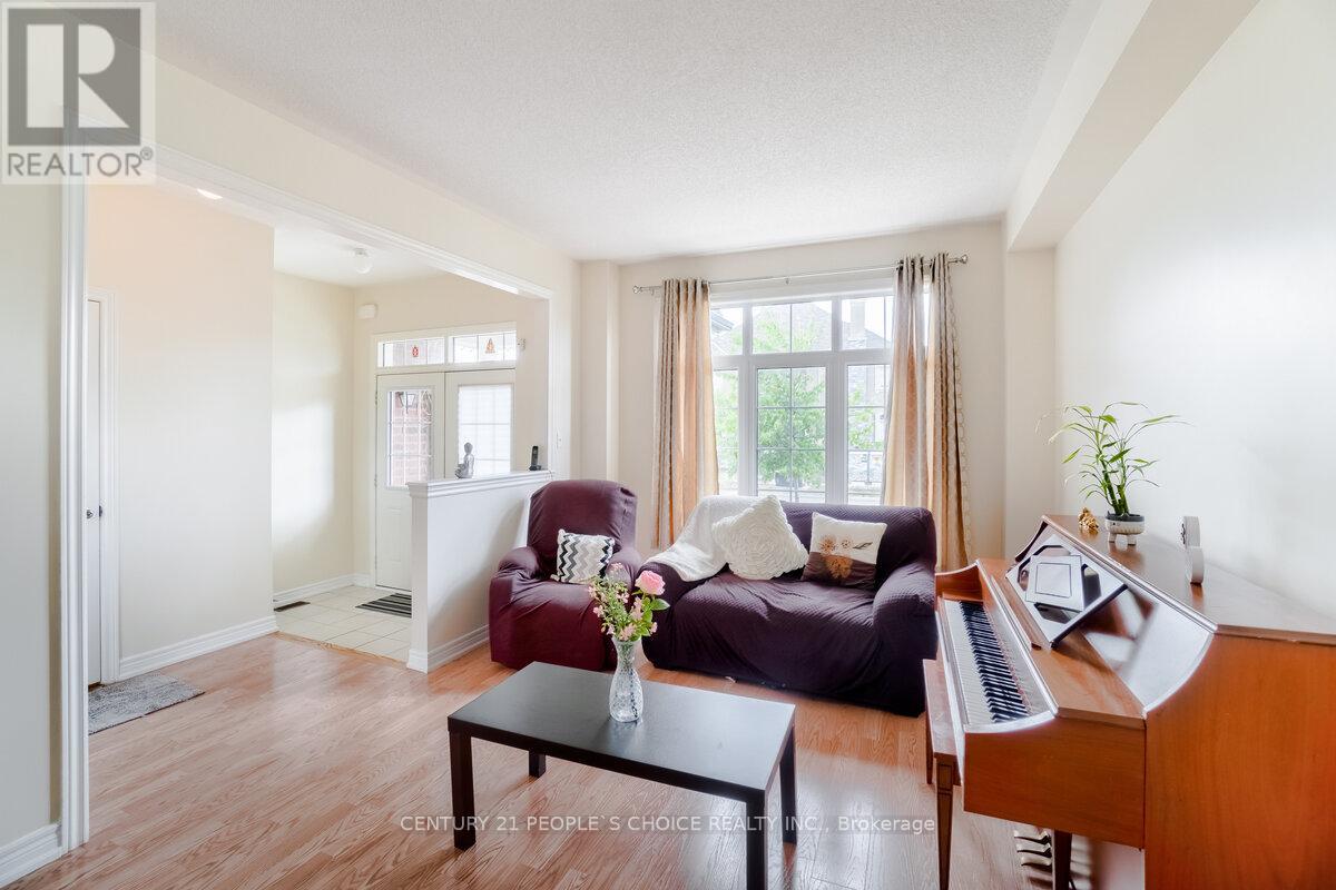 39 Wardenwood Drive, Brampton, Ontario  L6R 3W4 - Photo 8 - W12208702
