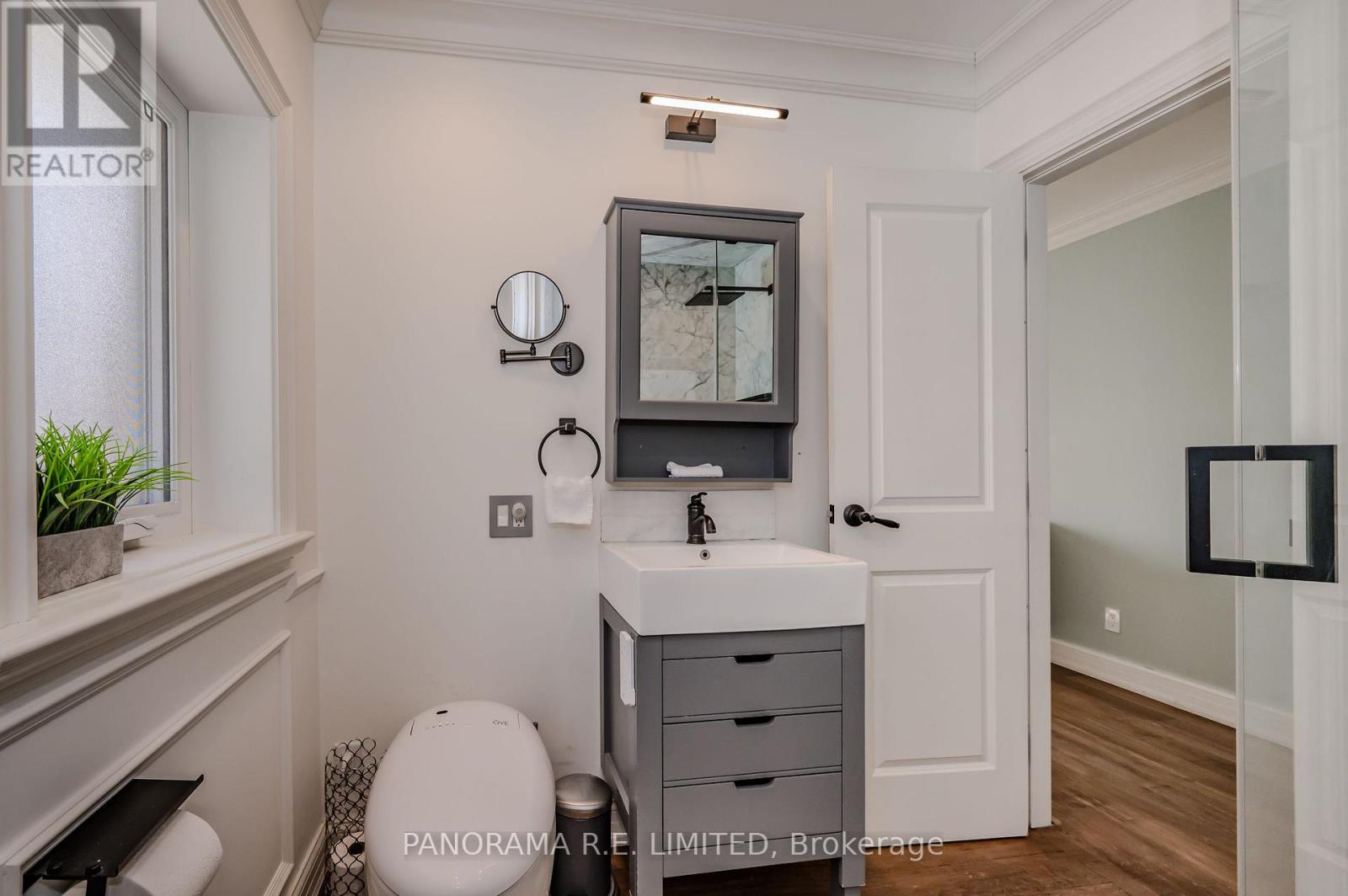 Main - 12 Arkley Crescent, Toronto, Ontario  M9R 3S3 - Photo 10 - W12208712