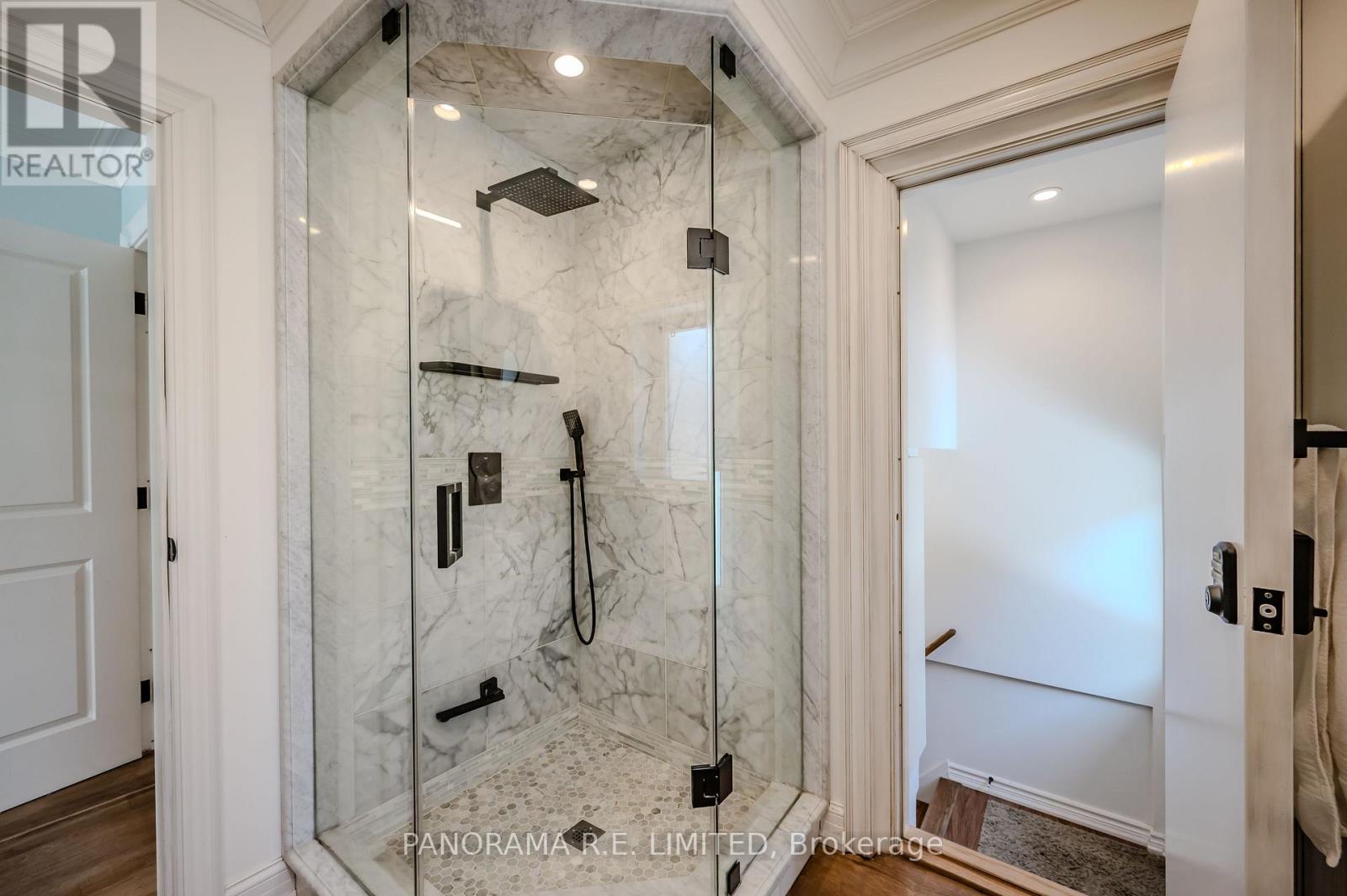Main - 12 Arkley Crescent, Toronto, Ontario  M9R 3S3 - Photo 11 - W12208712