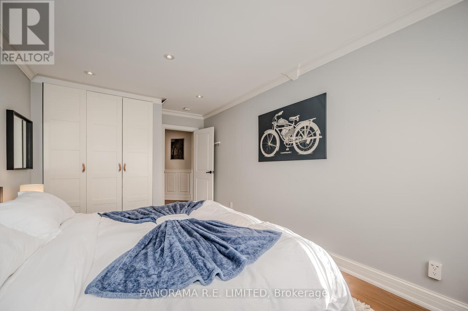 Main - 12 Arkley Crescent, Toronto, Ontario  M9R 3S3 - Photo 13 - W12208712