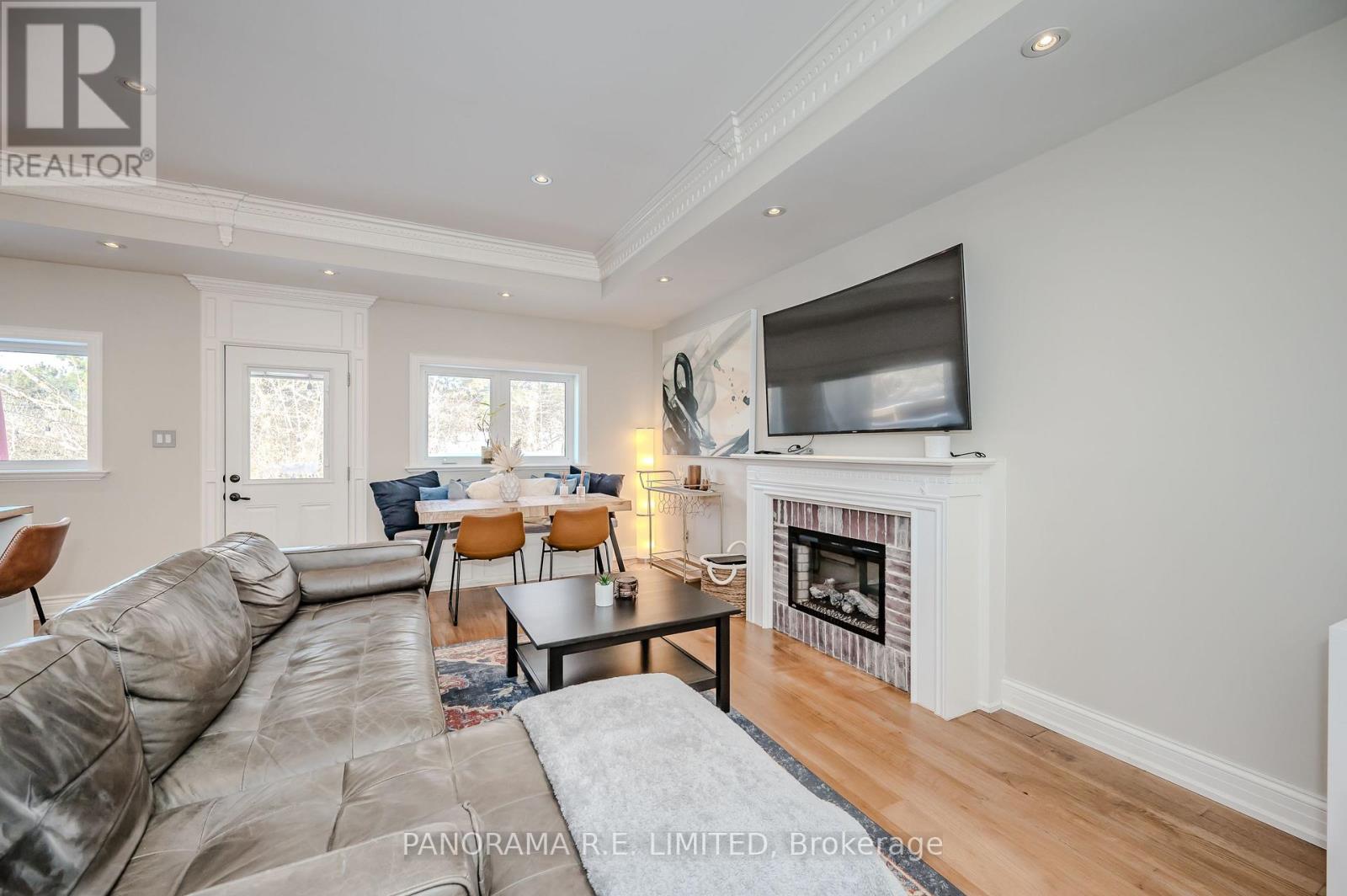 Main - 12 Arkley Crescent, Toronto, Ontario  M9R 3S3 - Photo 3 - W12208712