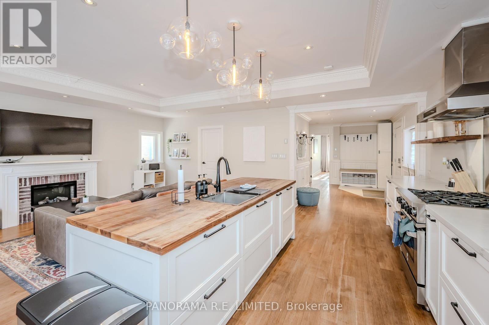Main - 12 Arkley Crescent, Toronto, Ontario  M9R 3S3 - Photo 6 - W12208712