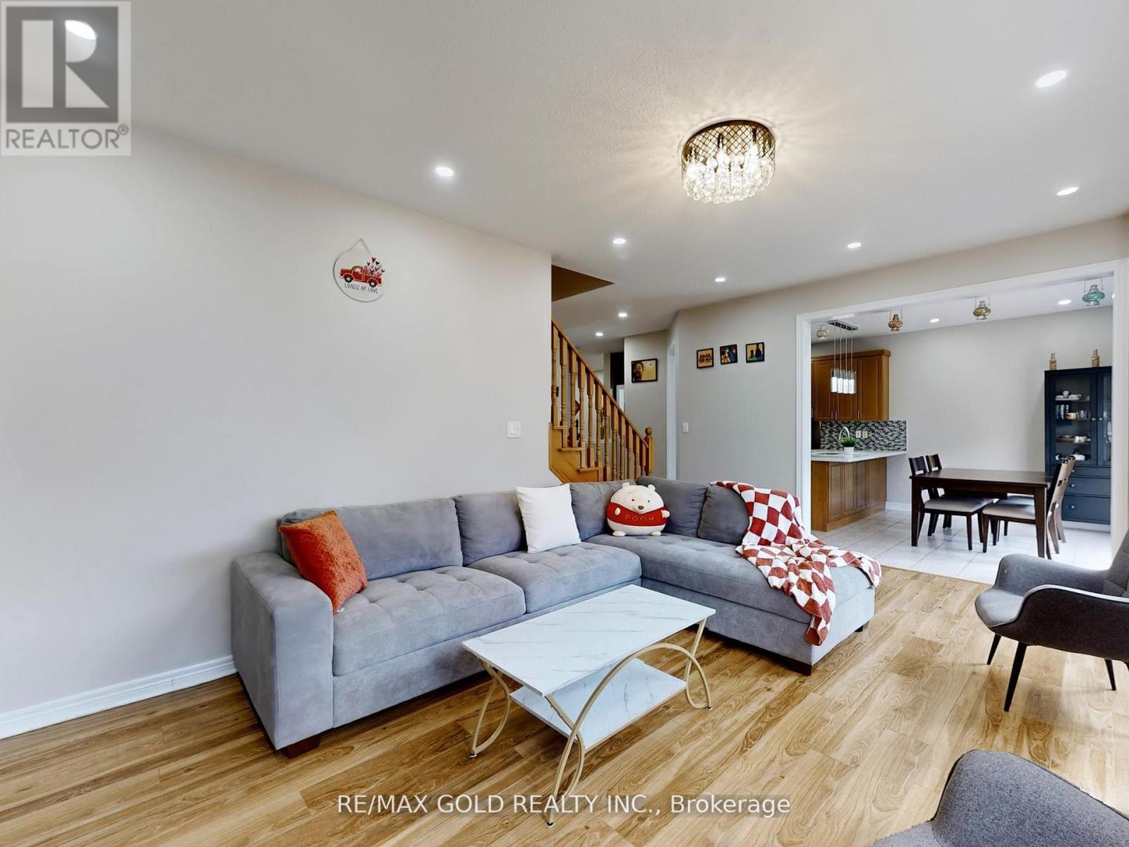 6 Foxhollow Road, Brampton, Ontario  L7A 1M3 - Photo 8 - W12208716