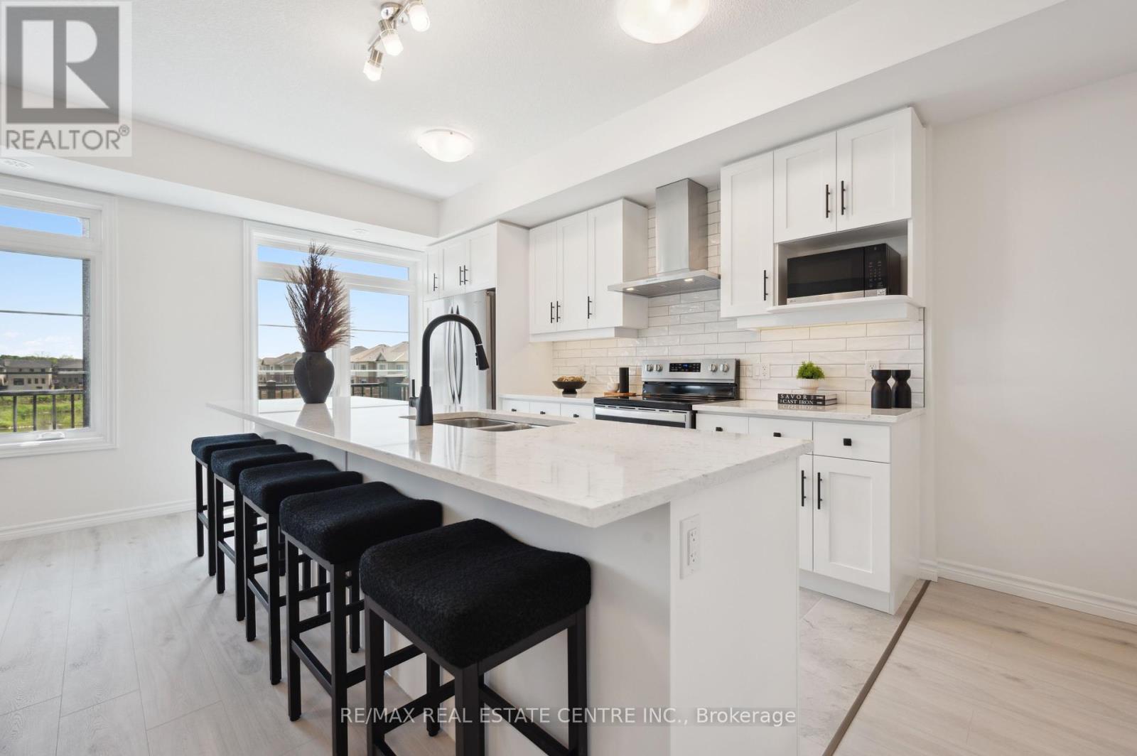 66 Lomond Lane, Kitchener, Ontario  N2R 0T6 - Photo 1 - X12208715