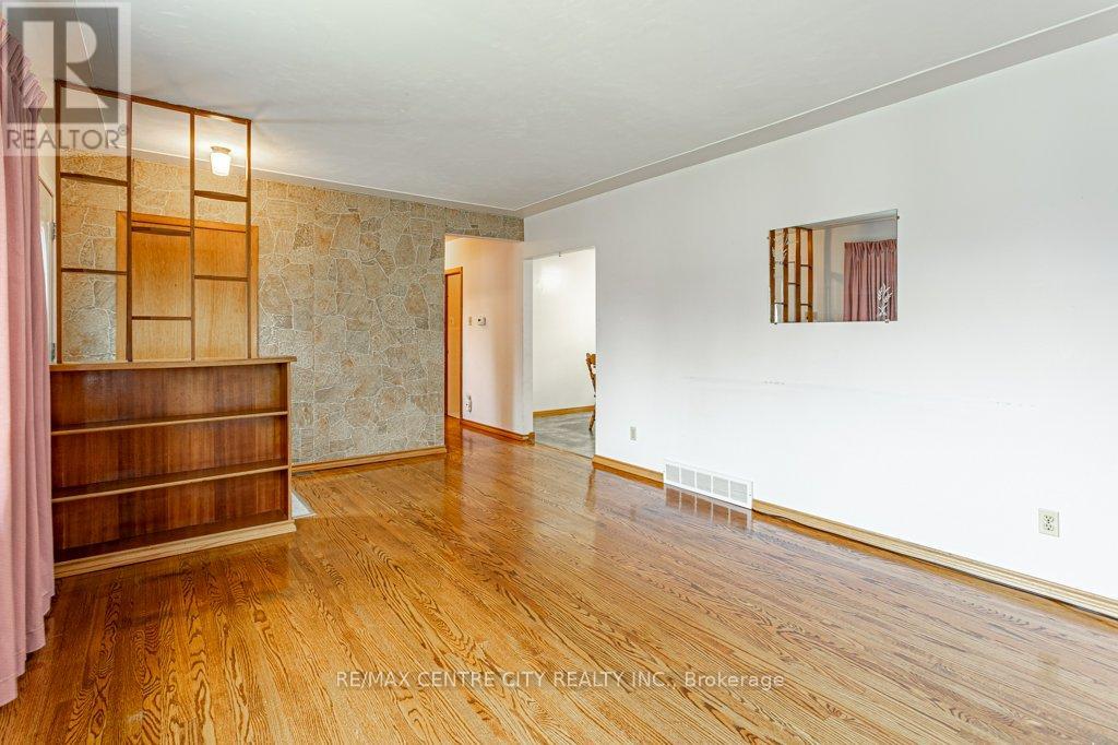 136 Lyman Street, London East, Ontario  N5Y 1M8 - Photo 8 - X12208753