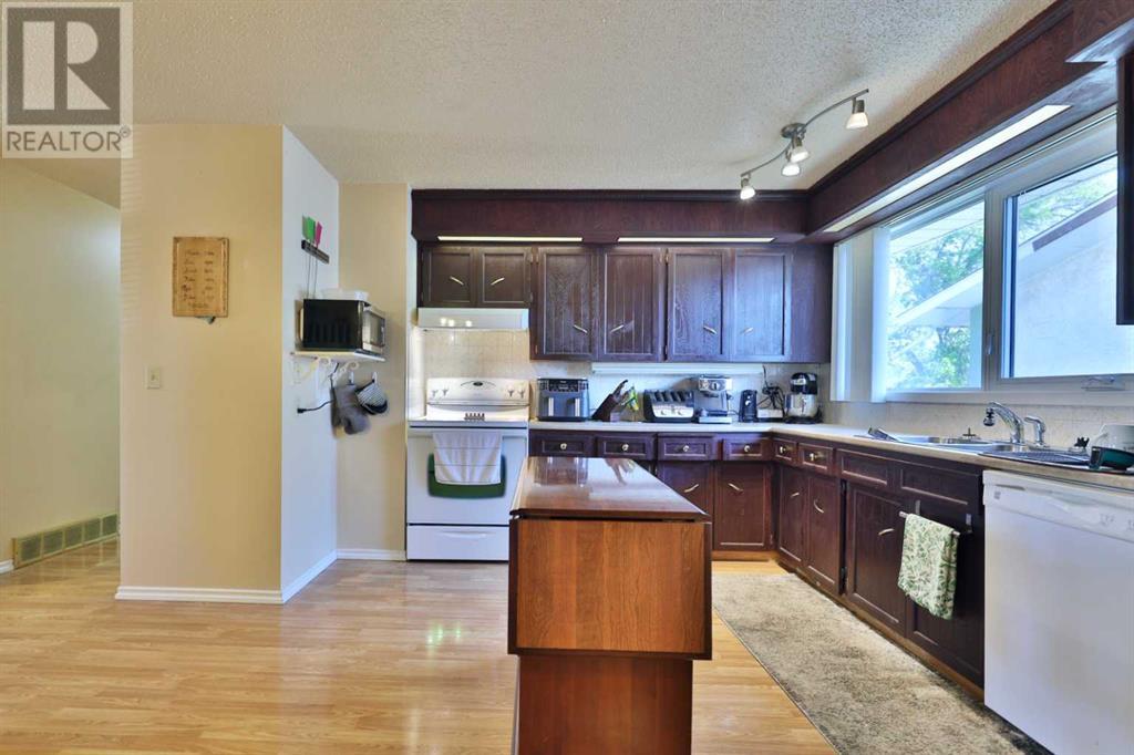 3911 57 Street, Camrose, Alberta  T4V 3H6 - Photo 9 - A2229124