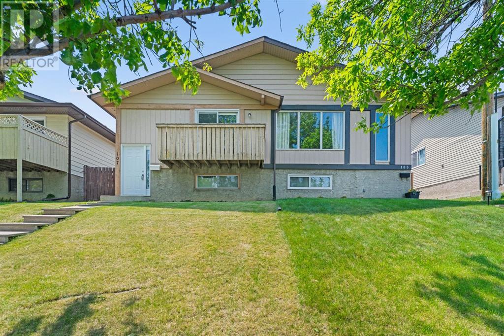 107 Beacham Way Nw, Calgary, Alberta  T3K 1R9 - Photo 1 - A2228761