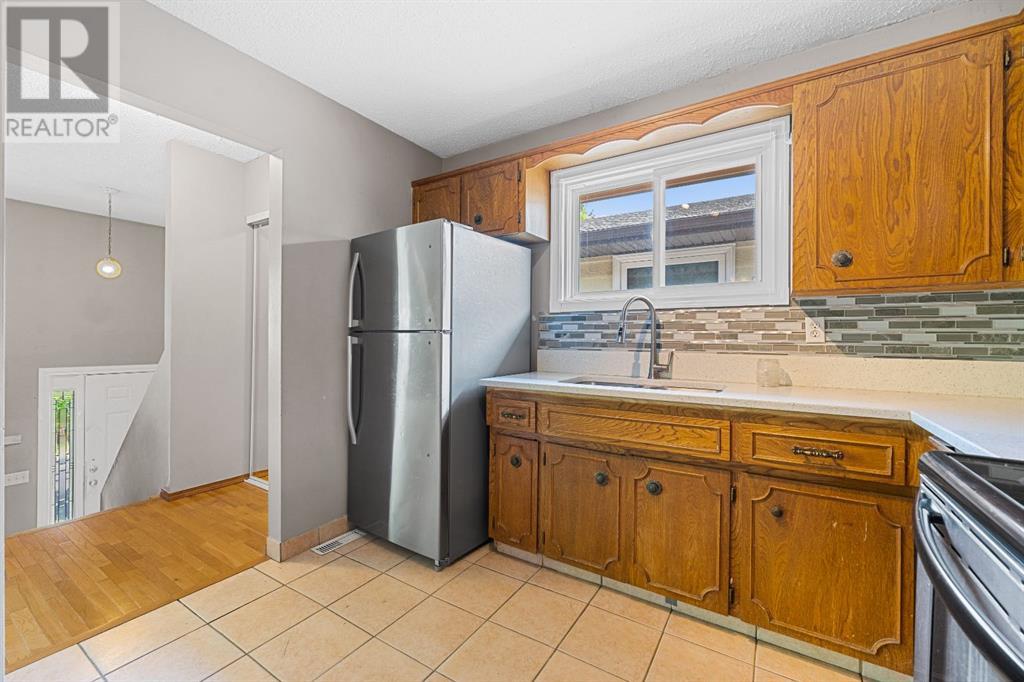 107 Beacham Way Nw, Calgary, Alberta  T3K 1R9 - Photo 10 - A2228761