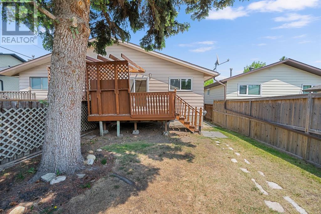 107 Beacham Way Nw, Calgary, Alberta  T3K 1R9 - Photo 19 - A2228761