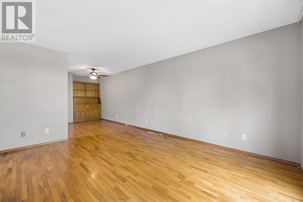 107 Beacham Way Nw, Calgary, Alberta  T3K 1R9 - Photo 3 - A2228761