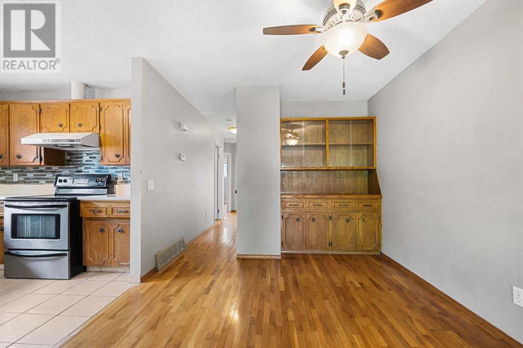 107 Beacham Way Nw, Calgary, Alberta  T3K 1R9 - Photo 4 - A2228761