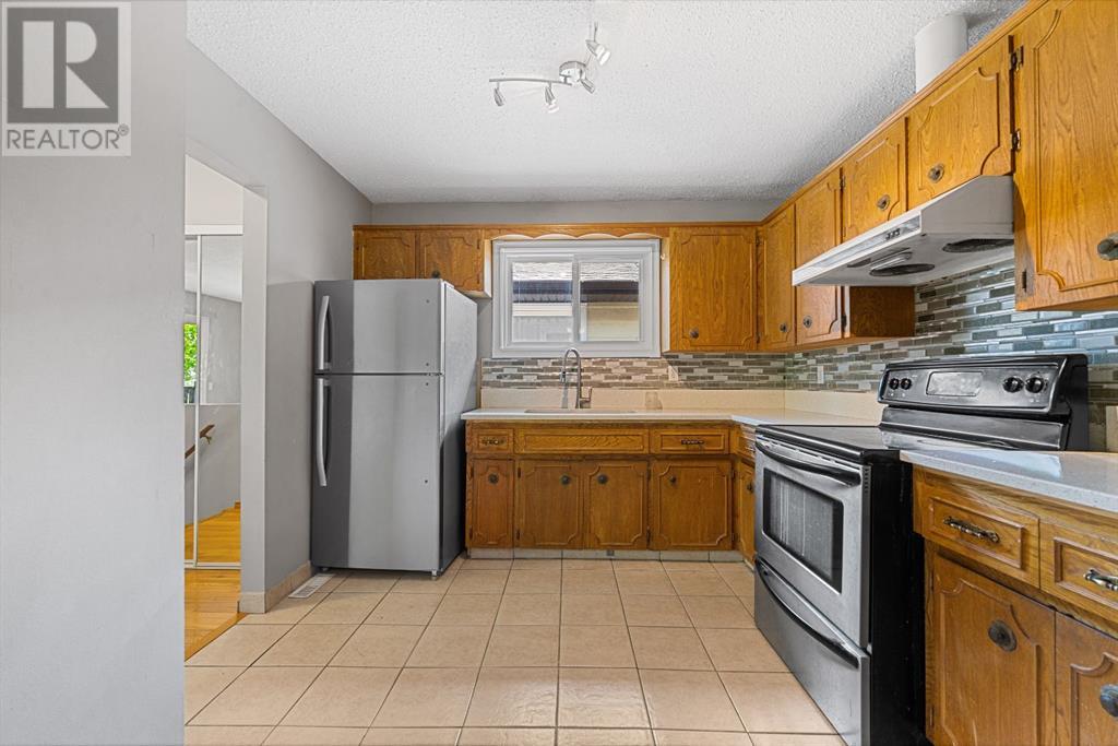 107 Beacham Way Nw, Calgary, Alberta  T3K 1R9 - Photo 9 - A2228761
