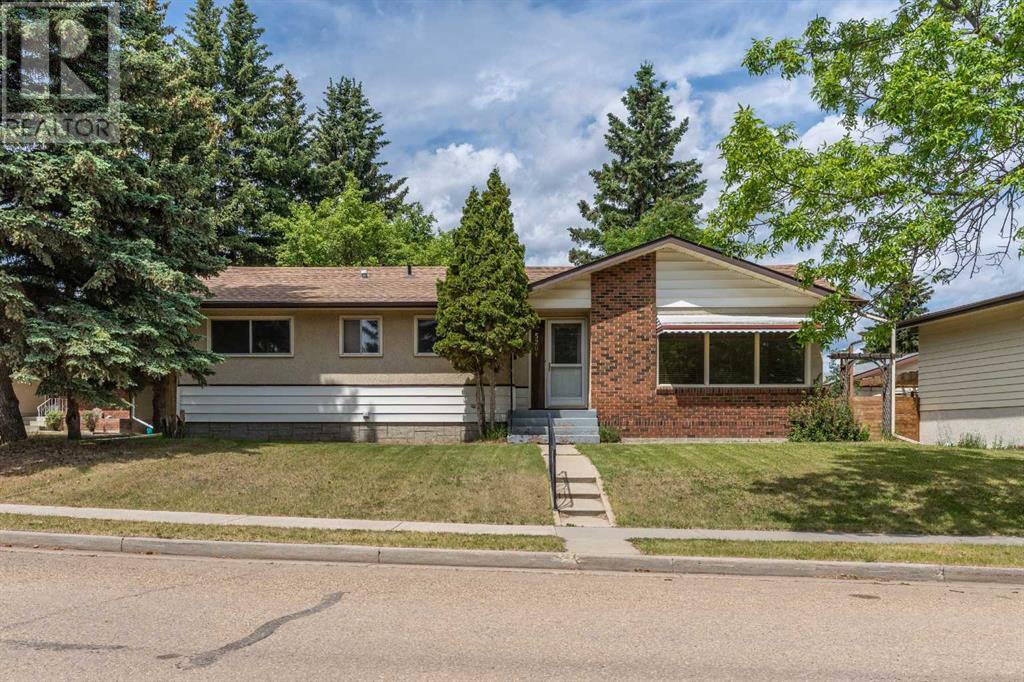 5204 43 Avenue, Camrose, Alberta  T4V 0A2 - Photo 1 - A2227332
