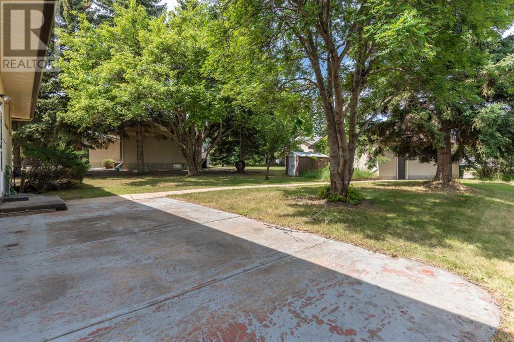 5204 43 Avenue, Camrose, Alberta  T4V 0A2 - Photo 39 - A2227332
