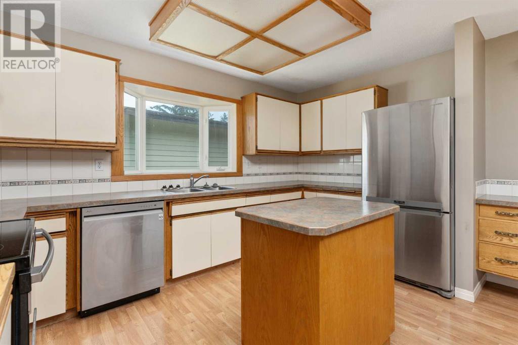 5204 43 Avenue, Camrose, Alberta  T4V 0A2 - Photo 7 - A2227332