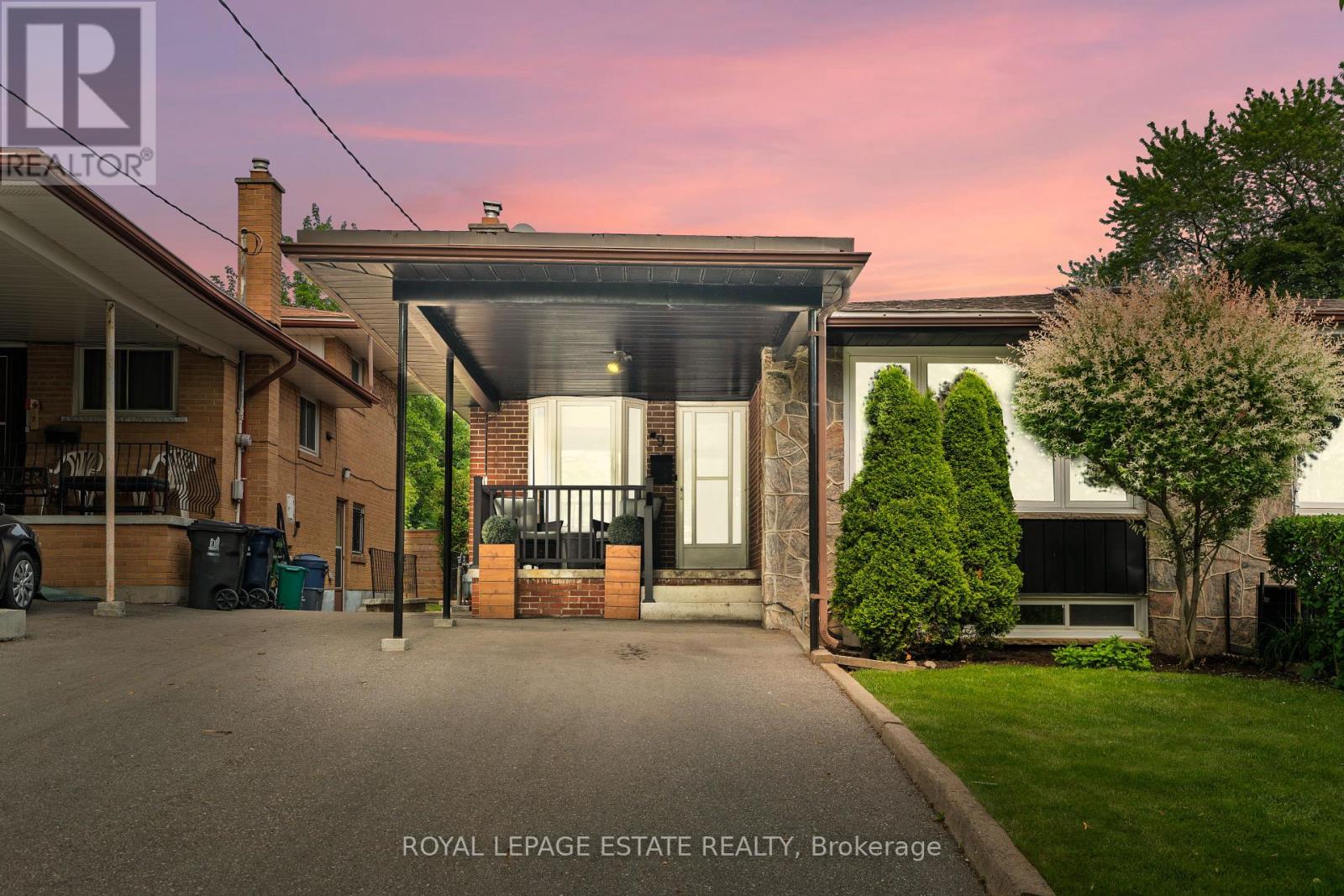 9 Dixington Crescent, Toronto, Ontario  M9P 2K3 - Photo 2 - W12206836