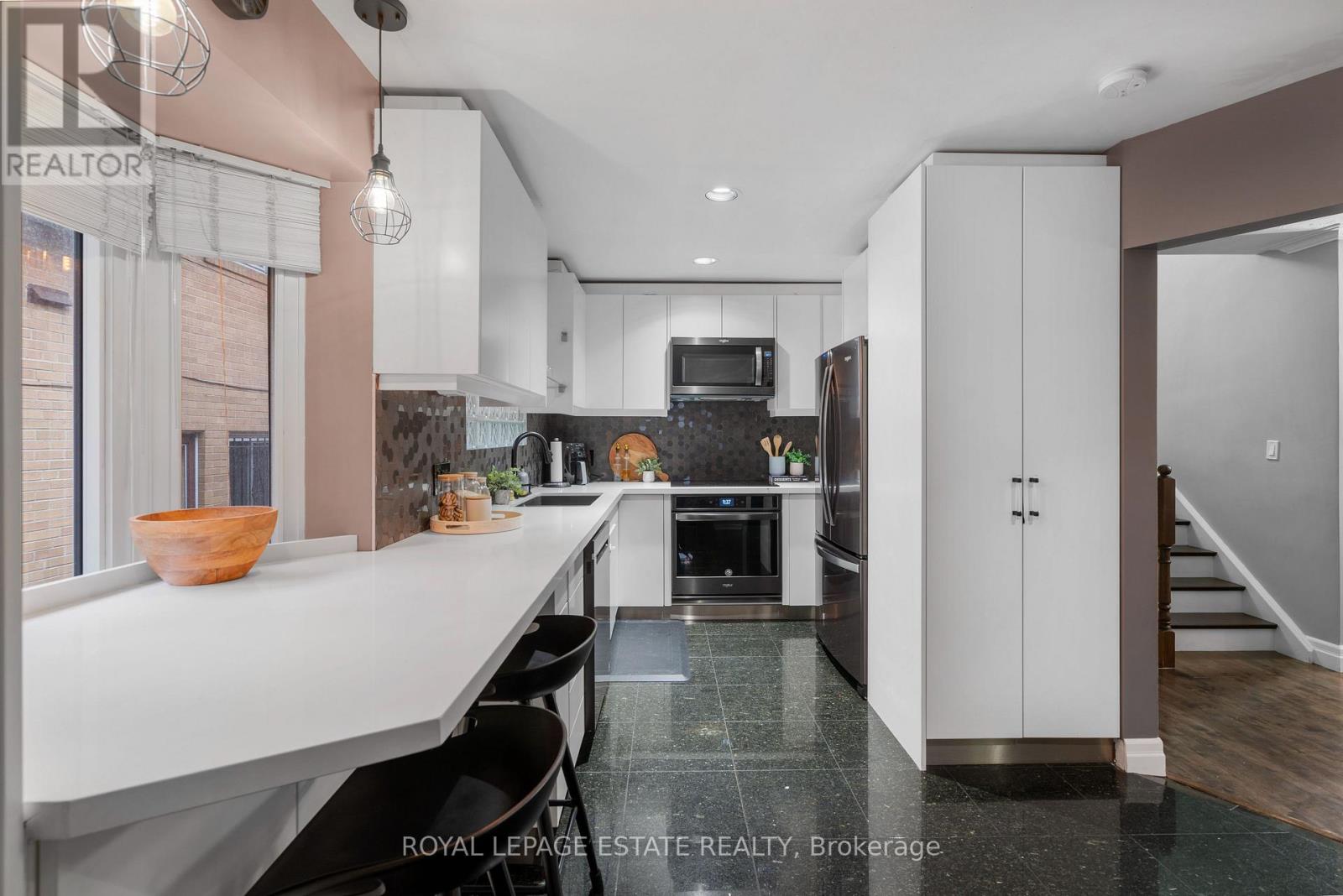 9 Dixington Crescent, Toronto, Ontario  M9P 2K3 - Photo 12 - W12206836