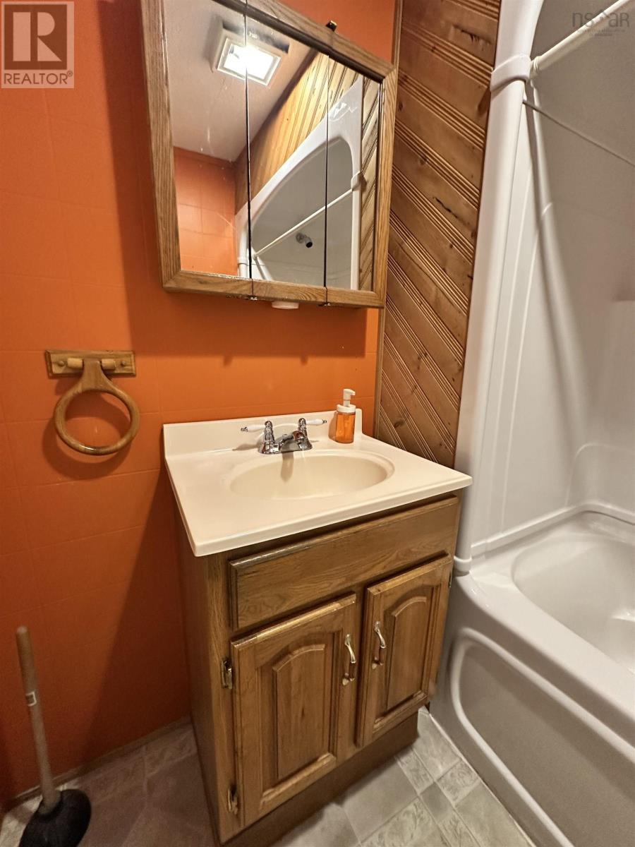 83 Glenwood Street, Milton, Nova Scotia  B0T 1P0 - Photo 13 - 202428173
