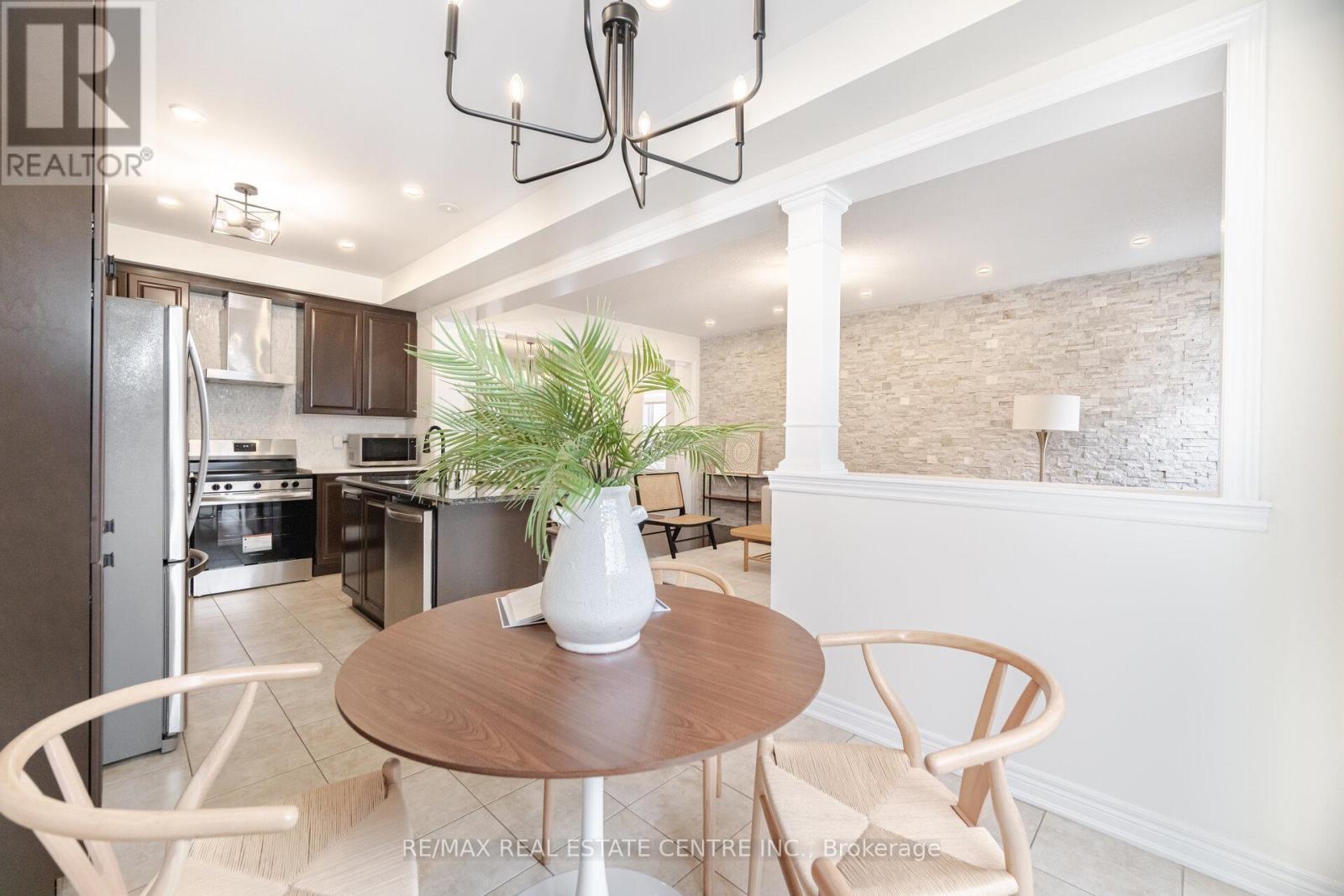 Upper Floor Only - 36 Callalily Road, Brampton (Northwest Sandalwood Parkway), Ontario  L7A 0M2 - Photo 17 - W12208618