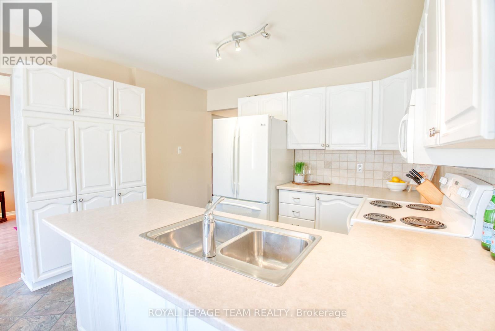 69 Shetland Way, Ottawa, Ontario  K2M 1S8 - Photo 12 - X12104768