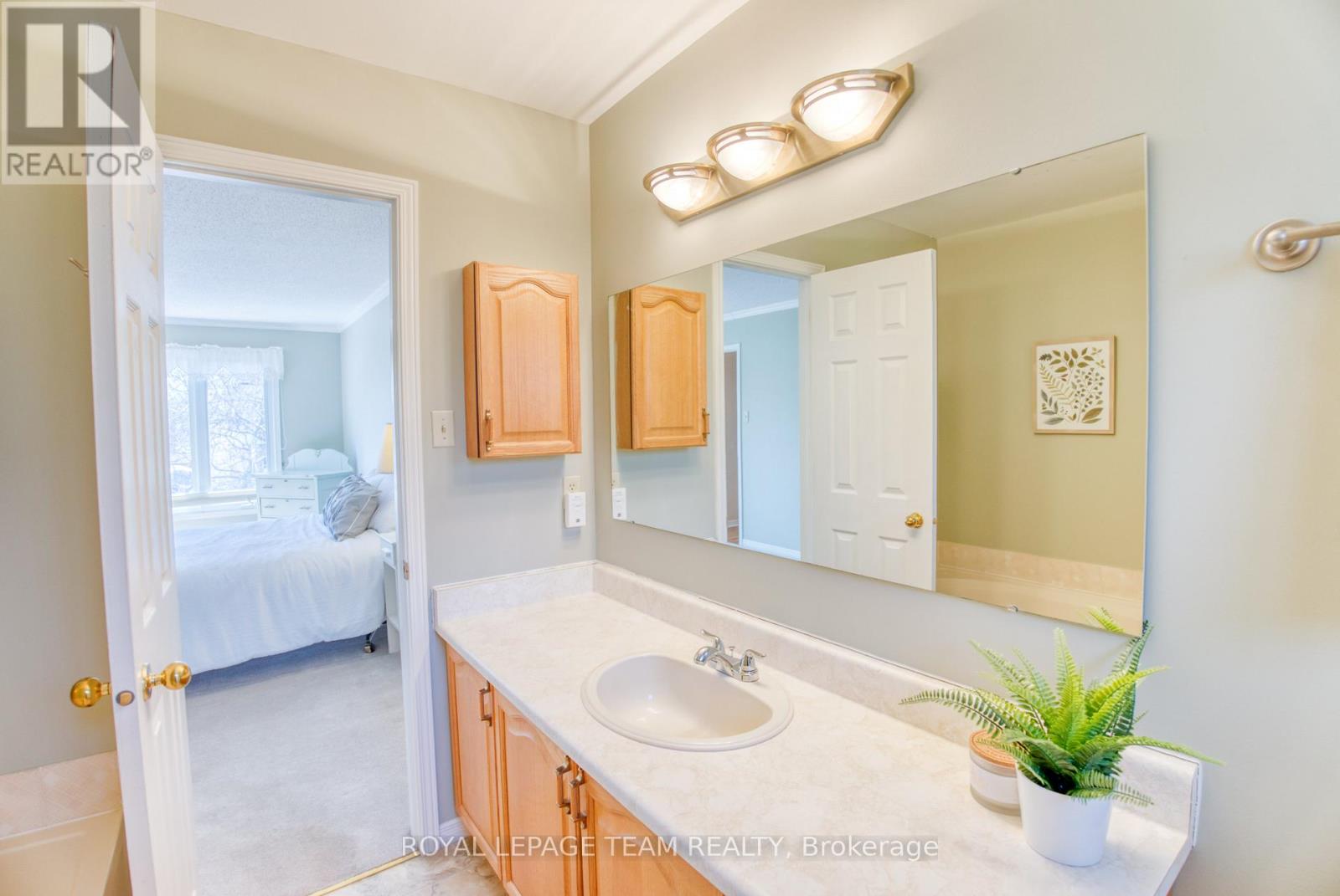 69 Shetland Way, Ottawa, Ontario  K2M 1S8 - Photo 26 - X12104768