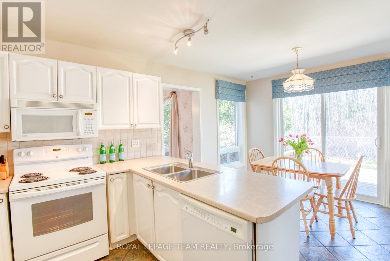 69 Shetland Way, Ottawa, Ontario  K2M 1S8 - Photo 9 - X12104768