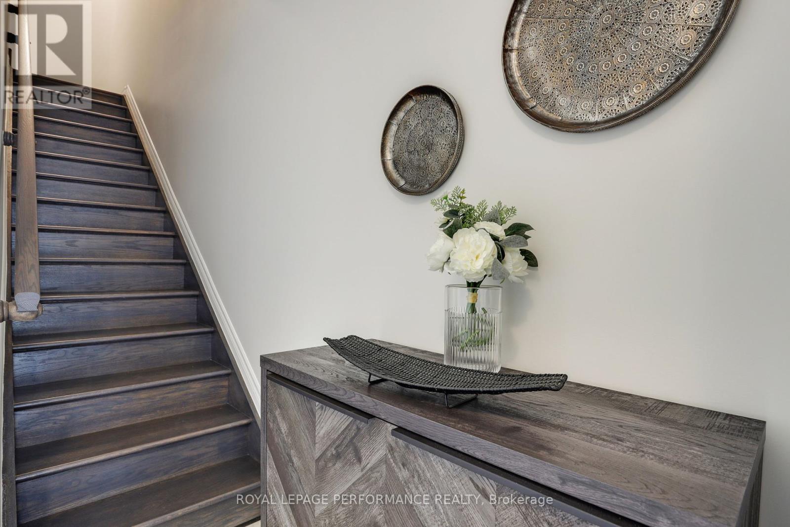 827 Kiniw Private, Ottawa, Ontario  K1K 5A3 - Photo 6 - X12206790
