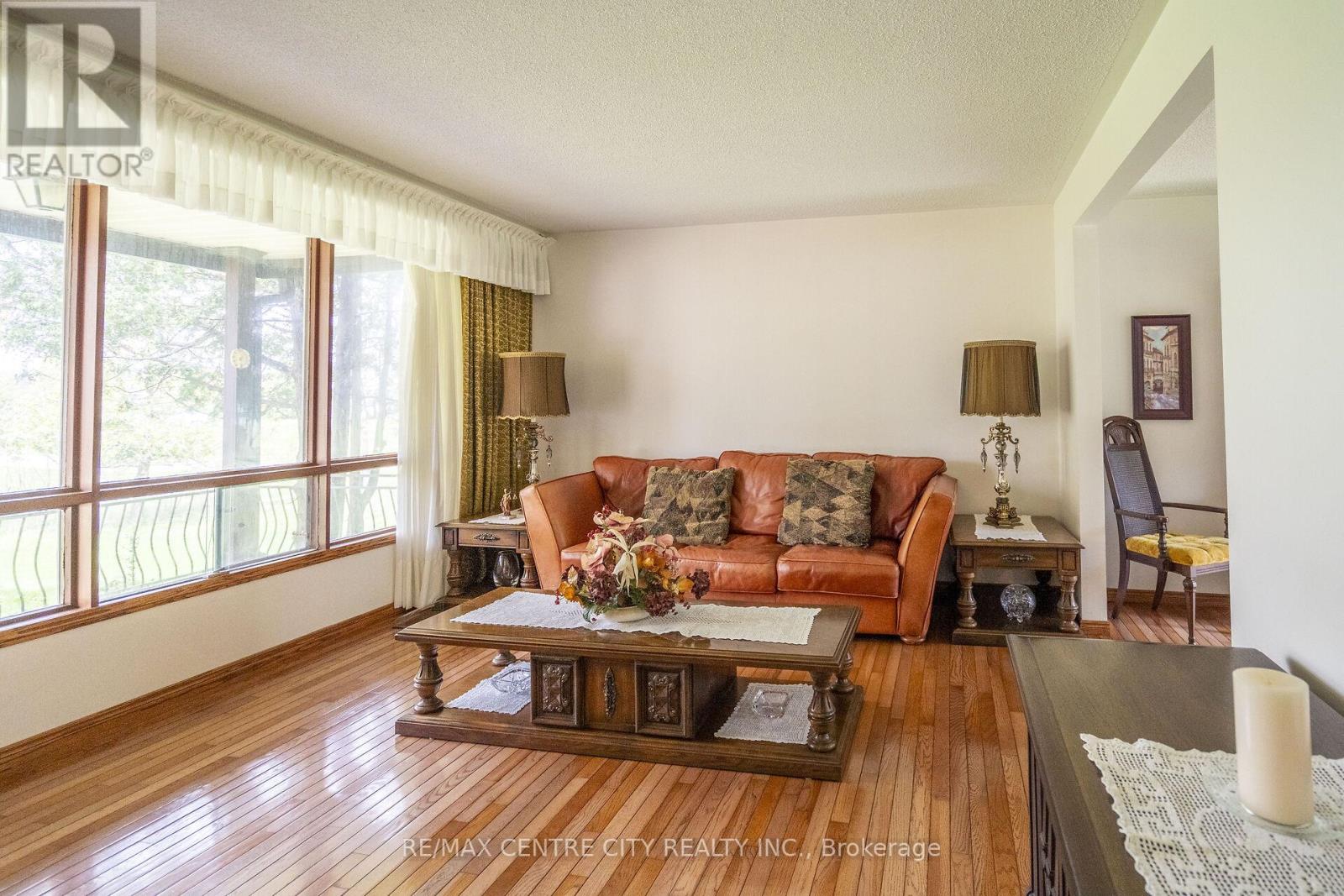 2124 Concession 6 West Road, Hamilton, Ontario  N0B 1L0 - Photo 10 - X12208798