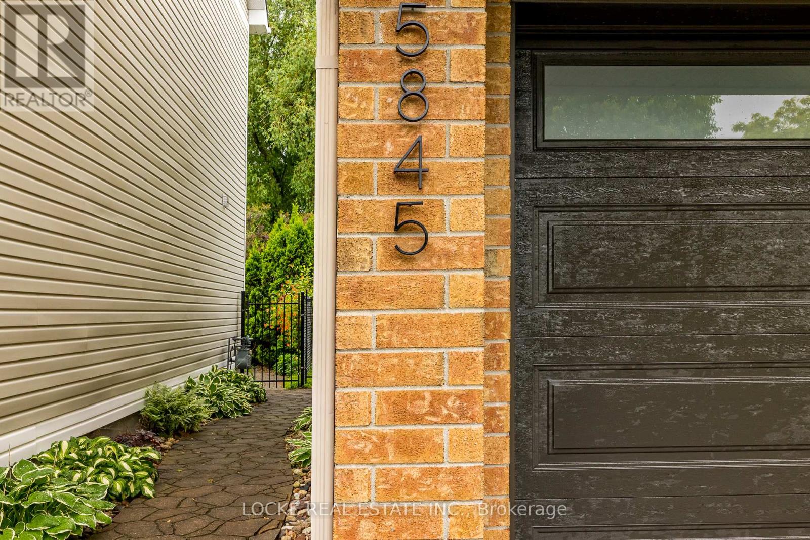 5845 Gladewoods Place, Ottawa, Ontario  K1W 1G6 - Photo 5 - X12208811