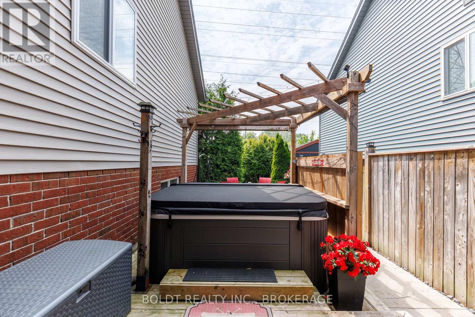 54 Briarwood Drive, St. Catharines, Ontario  L2S 4A6 - Photo 23 - X12208783