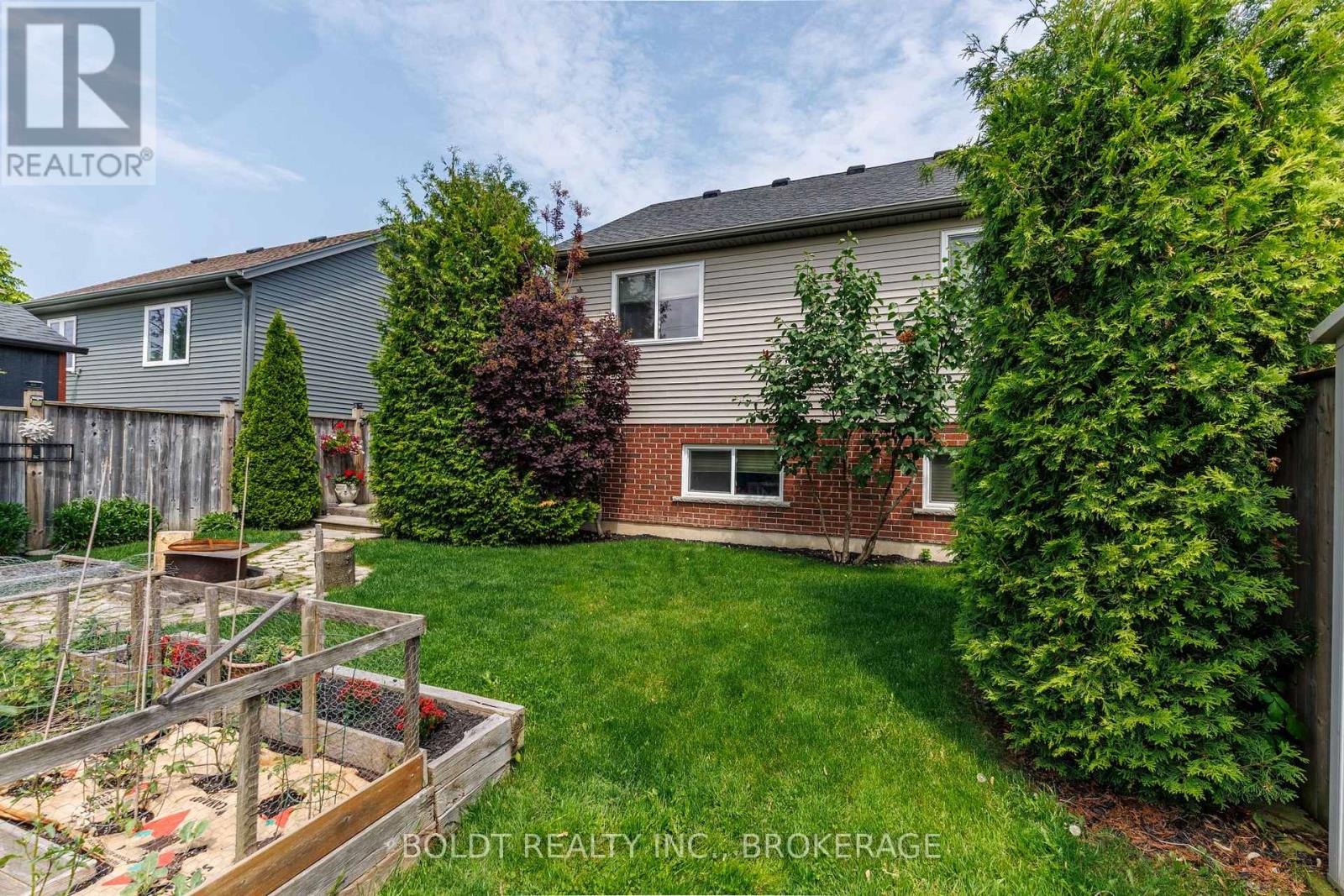 54 Briarwood Drive, St. Catharines, Ontario  L2S 4A6 - Photo 28 - X12208783