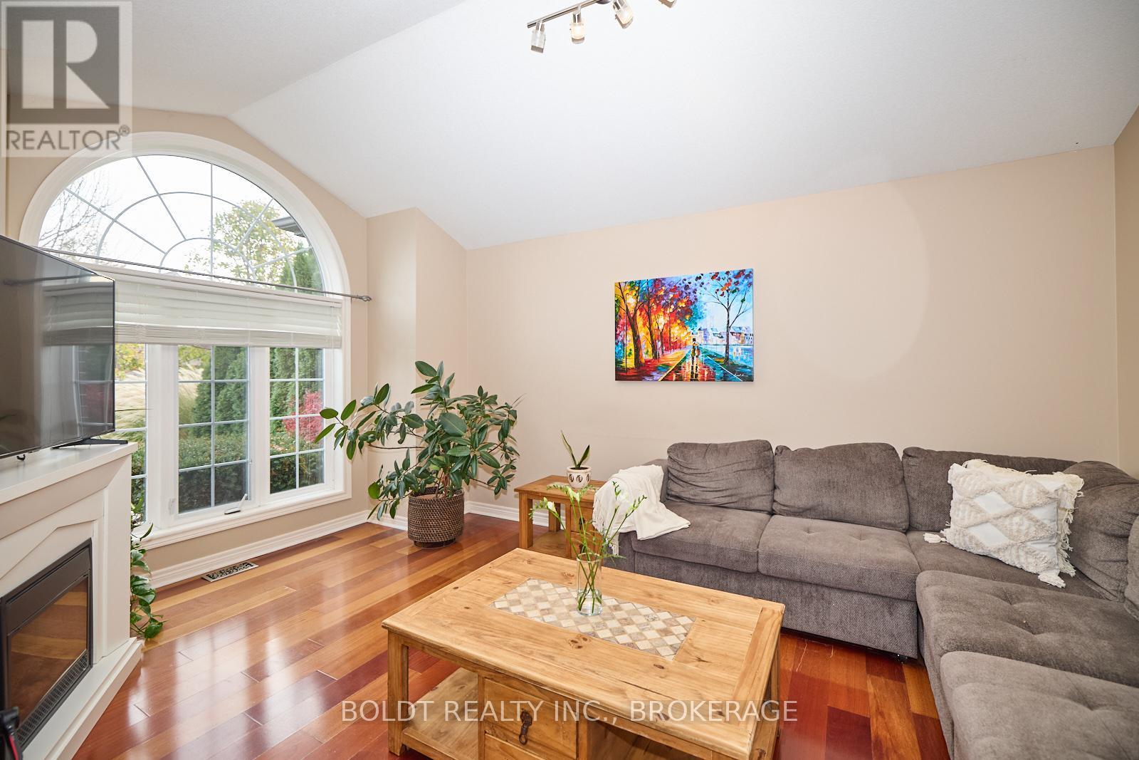 54 Briarwood Drive, St. Catharines, Ontario  L2S 4A6 - Photo 4 - X12208783