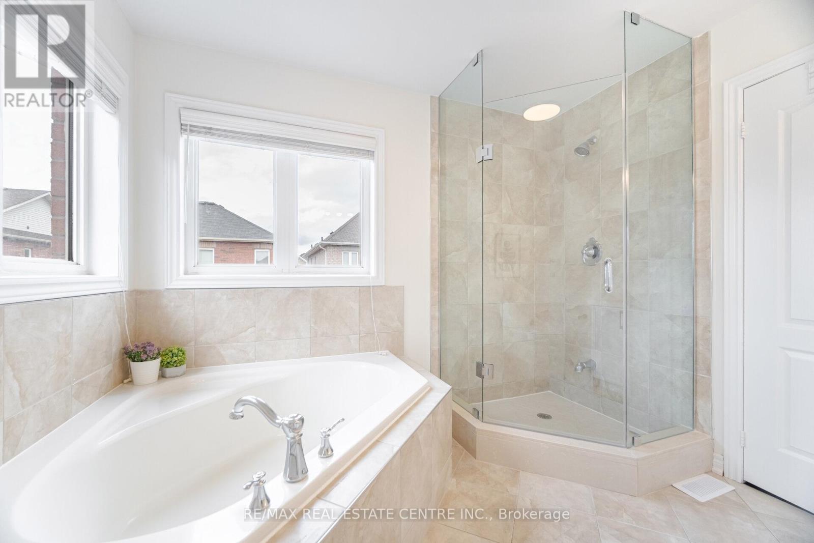 Upper Floor Only - 36 Callalily Road, Brampton (Northwest Sandalwood Parkway), Ontario  L7A 0M2 - Photo 28 - W12208618