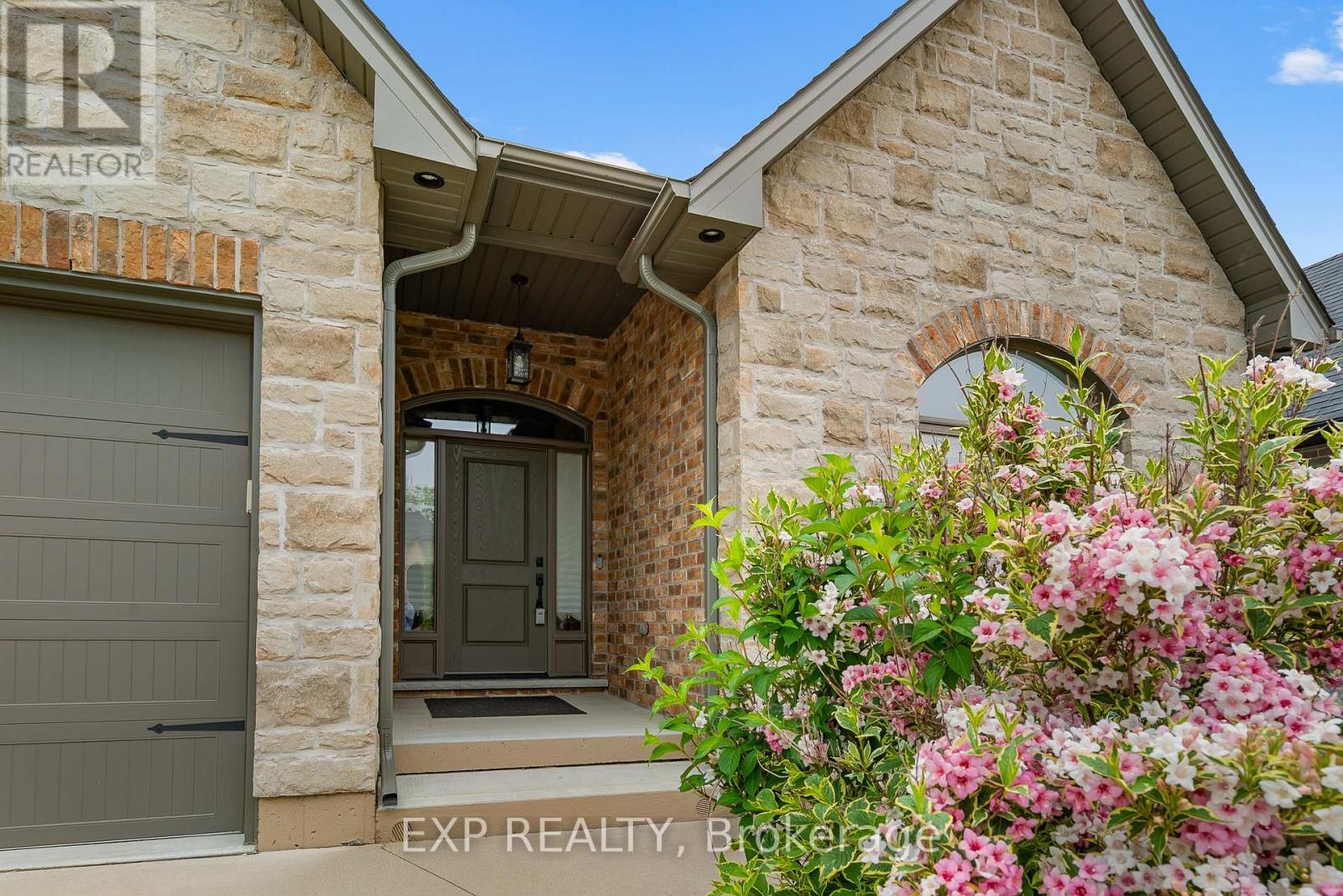 Property at 123 FOREST RIDGE COURT image 4