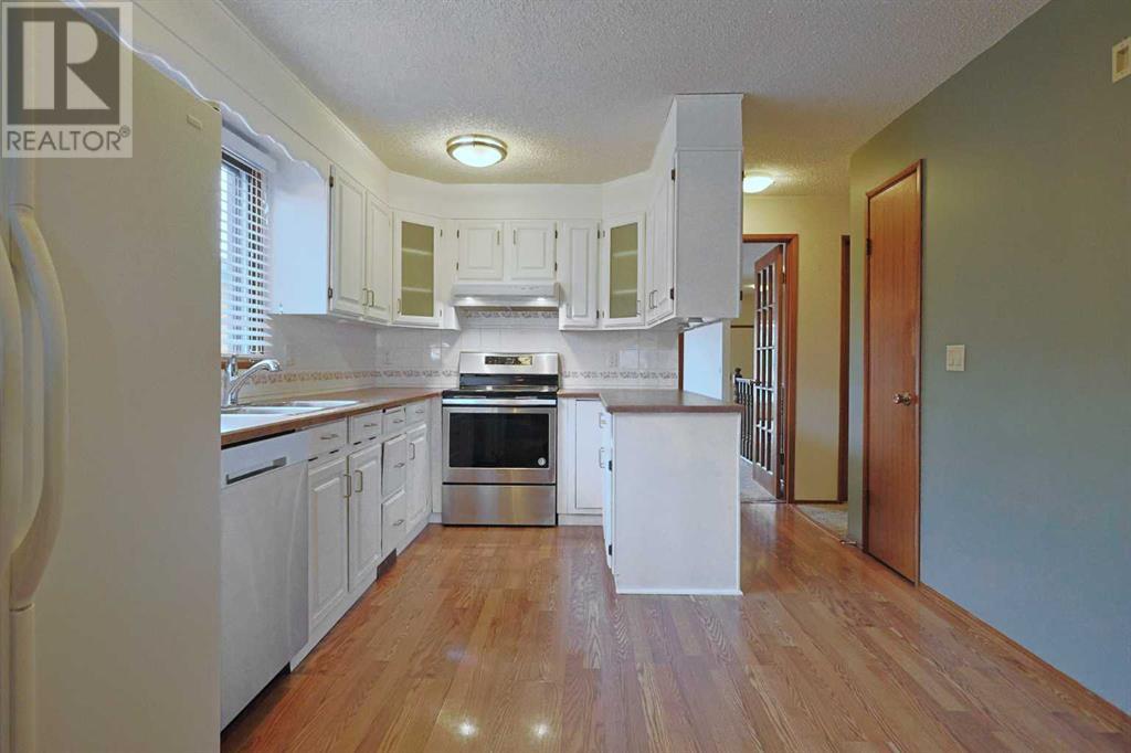 8 Edgeland Bay Nw, Calgary, Alberta  T3A 2Y7 - Photo 8 - A2227583