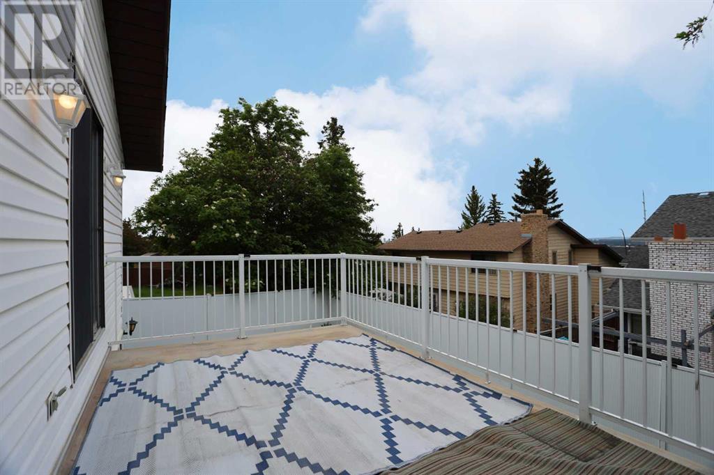 8 Edgeland Bay Nw, Calgary, Alberta  T3A 2Y7 - Photo 11 - A2227583